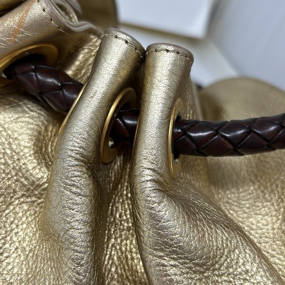 MICHAEL KORS hobo wide metal gold bag in a half circle with firm brown handle - Picture 6 of 12